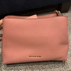 Michael kors shoulder/clutch